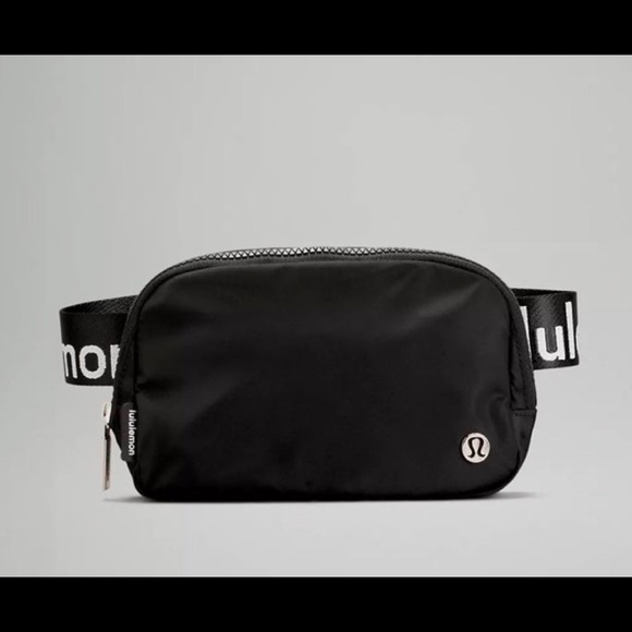 NEW LULULEMON EVERYWHERE BELT BAG IN BLACK WITH WHITE LOGO - Picture 9 of 10